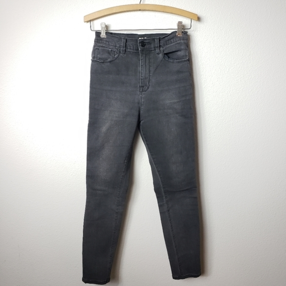 URBAN OUTFITTERS BDG || HIGH RISE TWIG ANKLE JEANS⭐